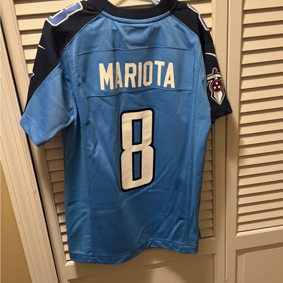 Martin Mariota jersey from his days with the Titans (2015-2019). - Picture 2 of 3